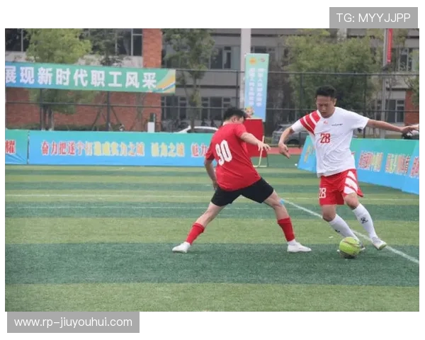 围绕李欣足球集锦展现技术魅力与赛场高光瞬间全方位回顾精彩表现 围绕李欣足球集锦展现技术魅力与赛场高光瞬间全方位回顾精彩表现